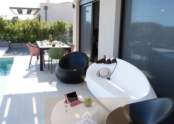 Gem Luxury Sea View Karavados