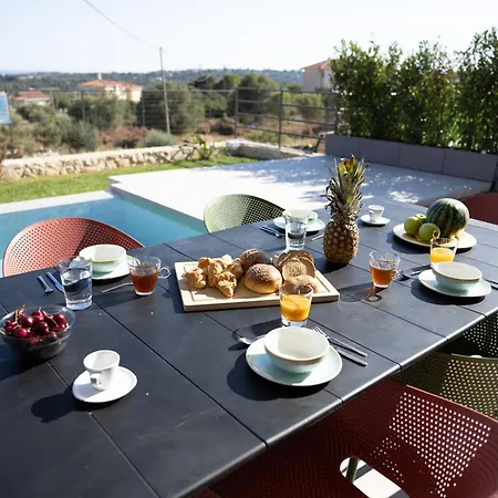Gem Luxury Sea View * Karavados