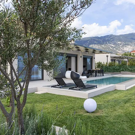 Gem Luxury Sea View Villa *